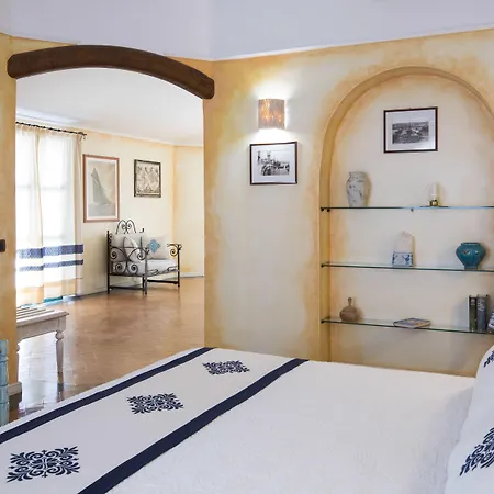 Poseidonia فندق 4*