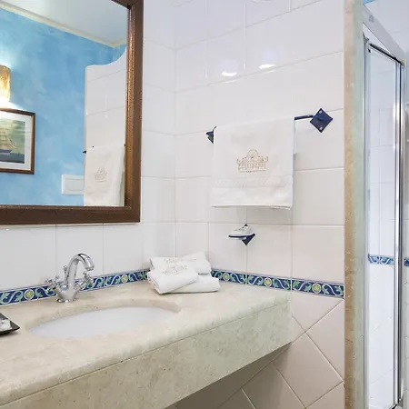 Hotel Poseidonia 4*
