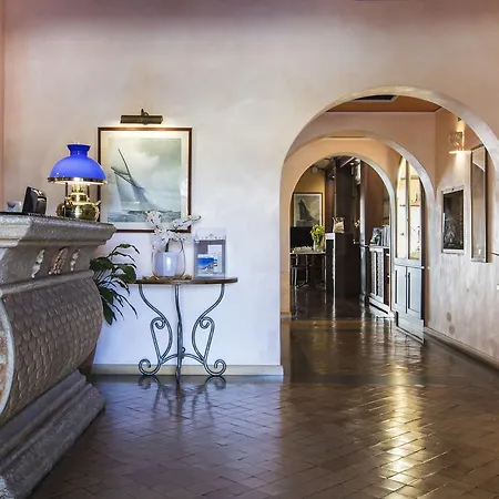 Hotel Poseidonia 4*