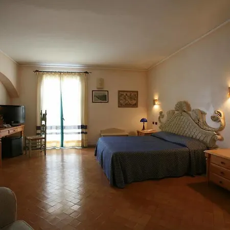 Poseidonia 4*