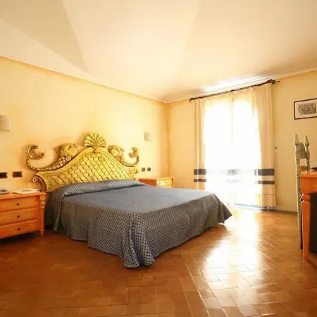 Poseidonia Hotel 4*