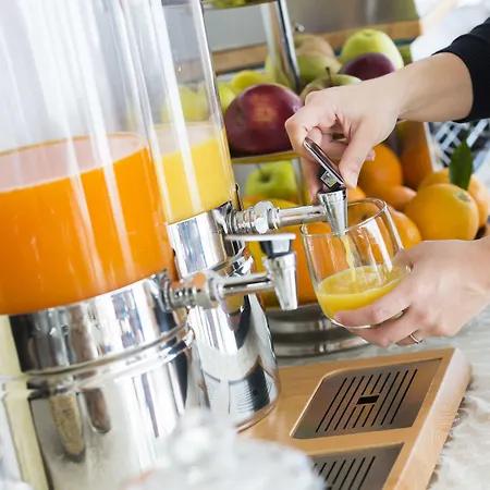 מלון Poseidonia 4*