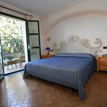 Poseidonia 4*