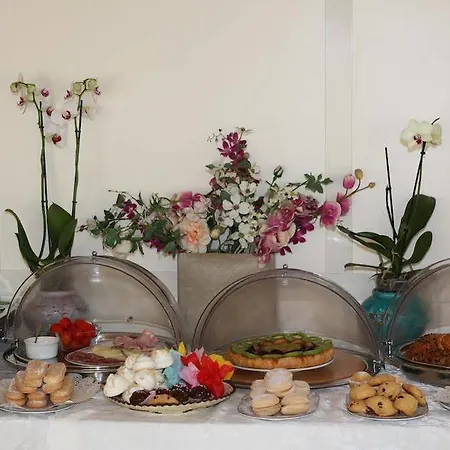 Poseidonia Hotel 4*